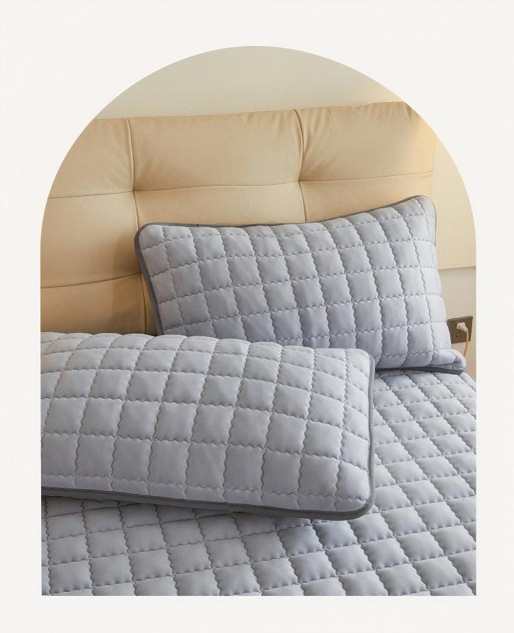 Washed Brushed Quilted Waterproof Fitted Sheet – Soft, Breathable & 360° Mattress Protection with Square Wave Stitch Design