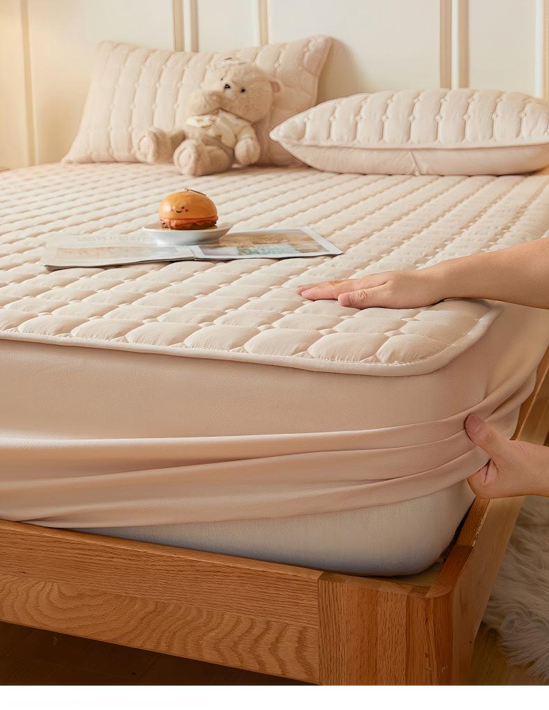 Washed Brushed Quilted Waterproof Fitted Sheet – Soft, Breathable & 360° Mattress Protection with Square Stitch Design