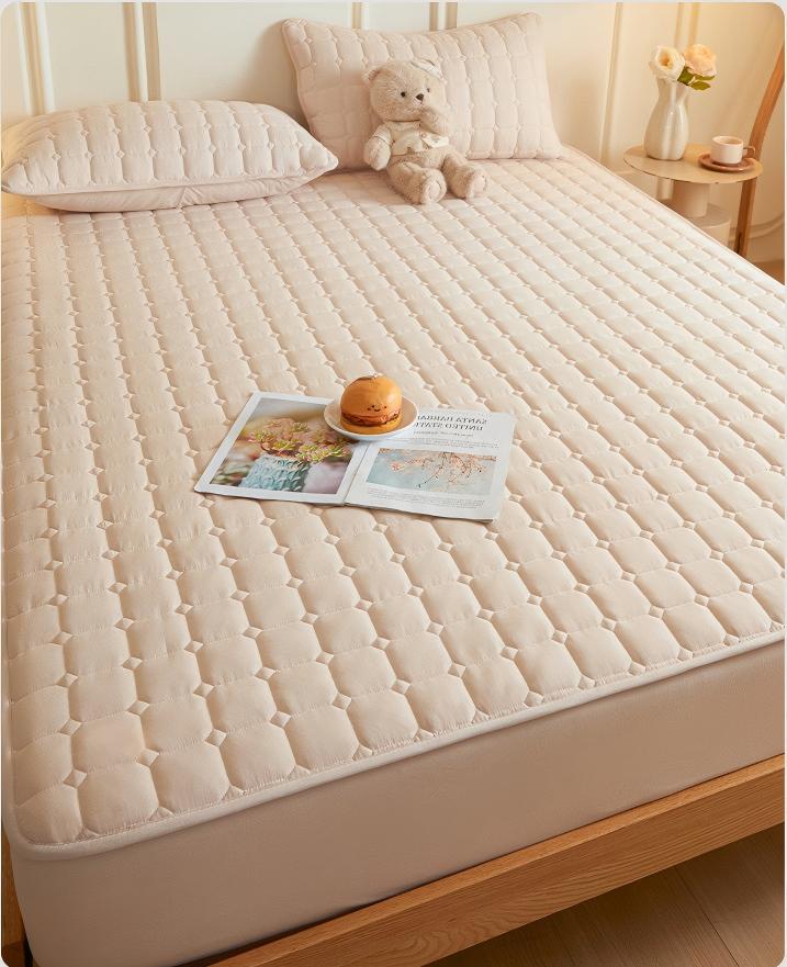Washed Brushed Quilted Waterproof Fitted Sheet – Soft, Breathable & 360° Mattress Protection with Square Stitch Design