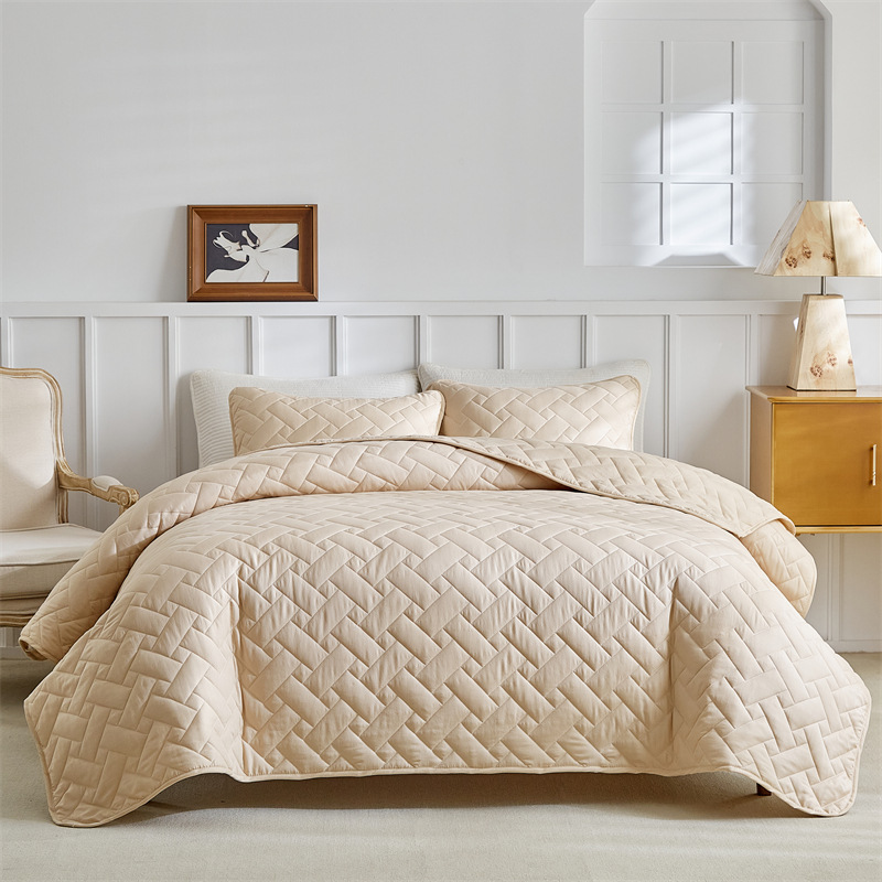 Microfiber Quilted Bedspread Set with Rectangular Stitch Design – Soft, Breathable & Easy-Care 3-Piece Bedding Set