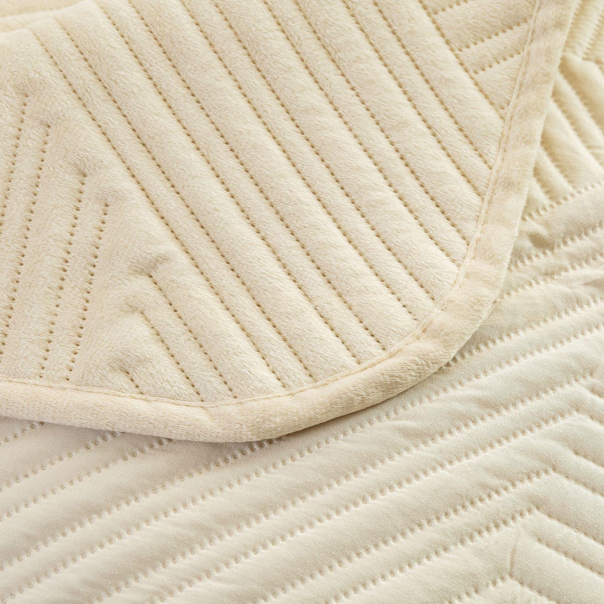 Crystal Velvet Quilted Bedspread Set with Interwoven Diamond Ultrasonic Design – Soft, Breathable & Easy-Care 3-Piece Bedding Set