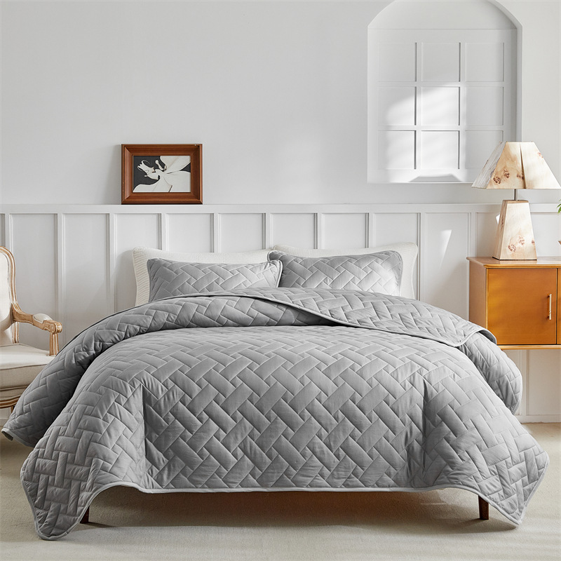 Microfiber Quilted Bedspread Set with Rectangular Stitch Design – Soft, Breathable & Easy-Care 3-Piece Bedding Set