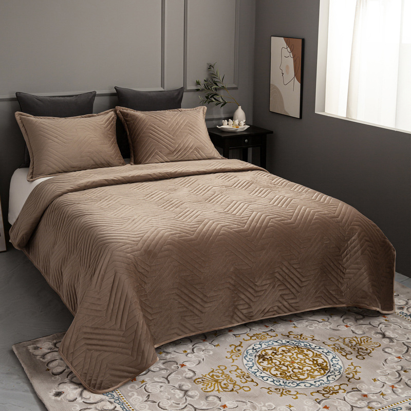 Crystal Velvet Quilted Bedspread Set with Geometric Wave Ultrasonic Design – Soft, Breathable & Easy-Care 3-Piece Bedding Set