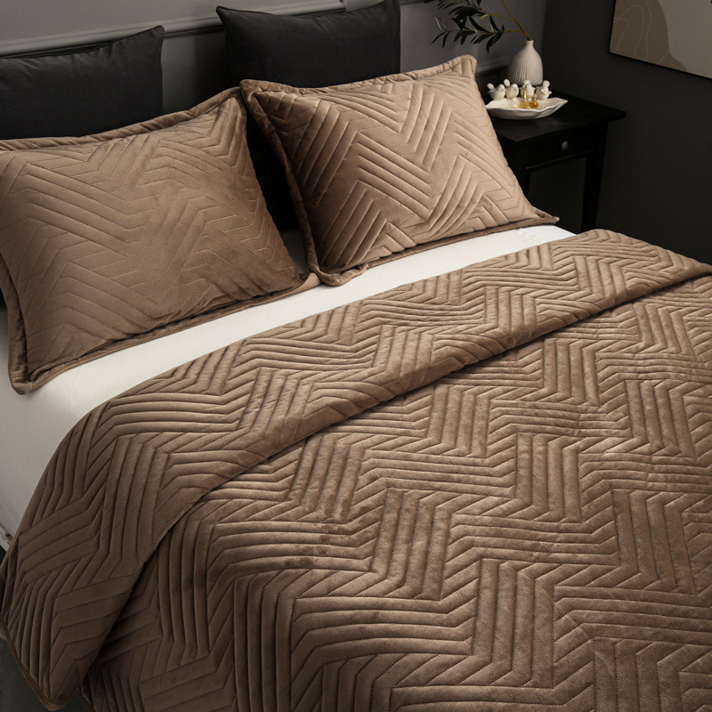 Crystal Velvet Quilted Bedspread Set with Geometric Wave Ultrasonic Design – Soft, Breathable & Easy-Care 3-Piece Bedding Set
