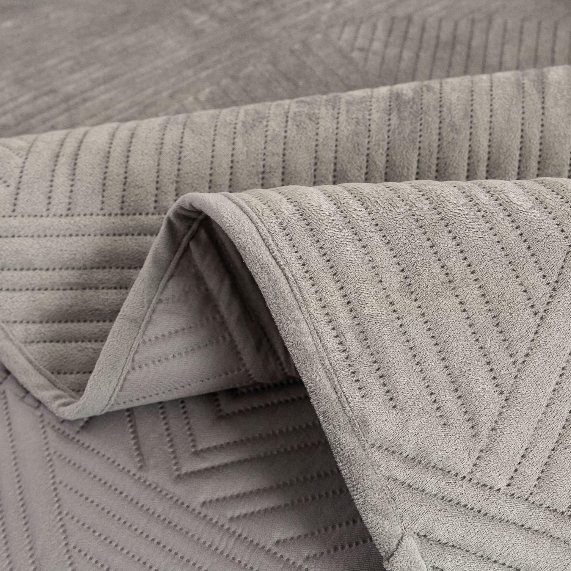 Crystal Velvet Quilted Bedspread Set with Interwoven Diamond Ultrasonic Design – Soft, Breathable & Easy-Care 3-Piece Bedding Set