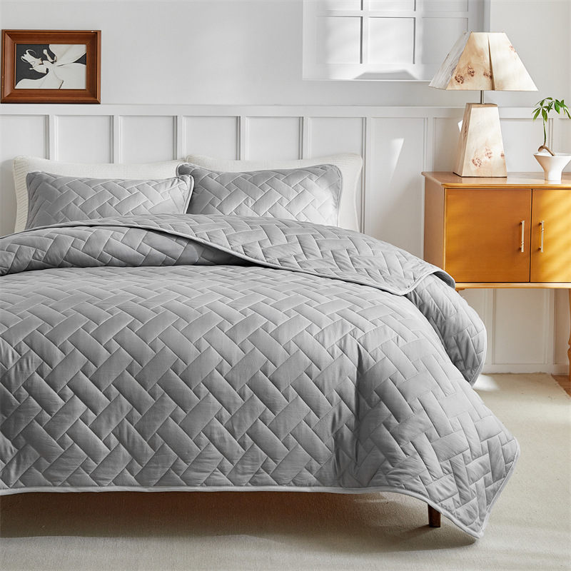 Microfiber Quilted Bedspread Set with Rectangular Stitch Design – Soft, Breathable & Easy-Care 3-Piece Bedding Set