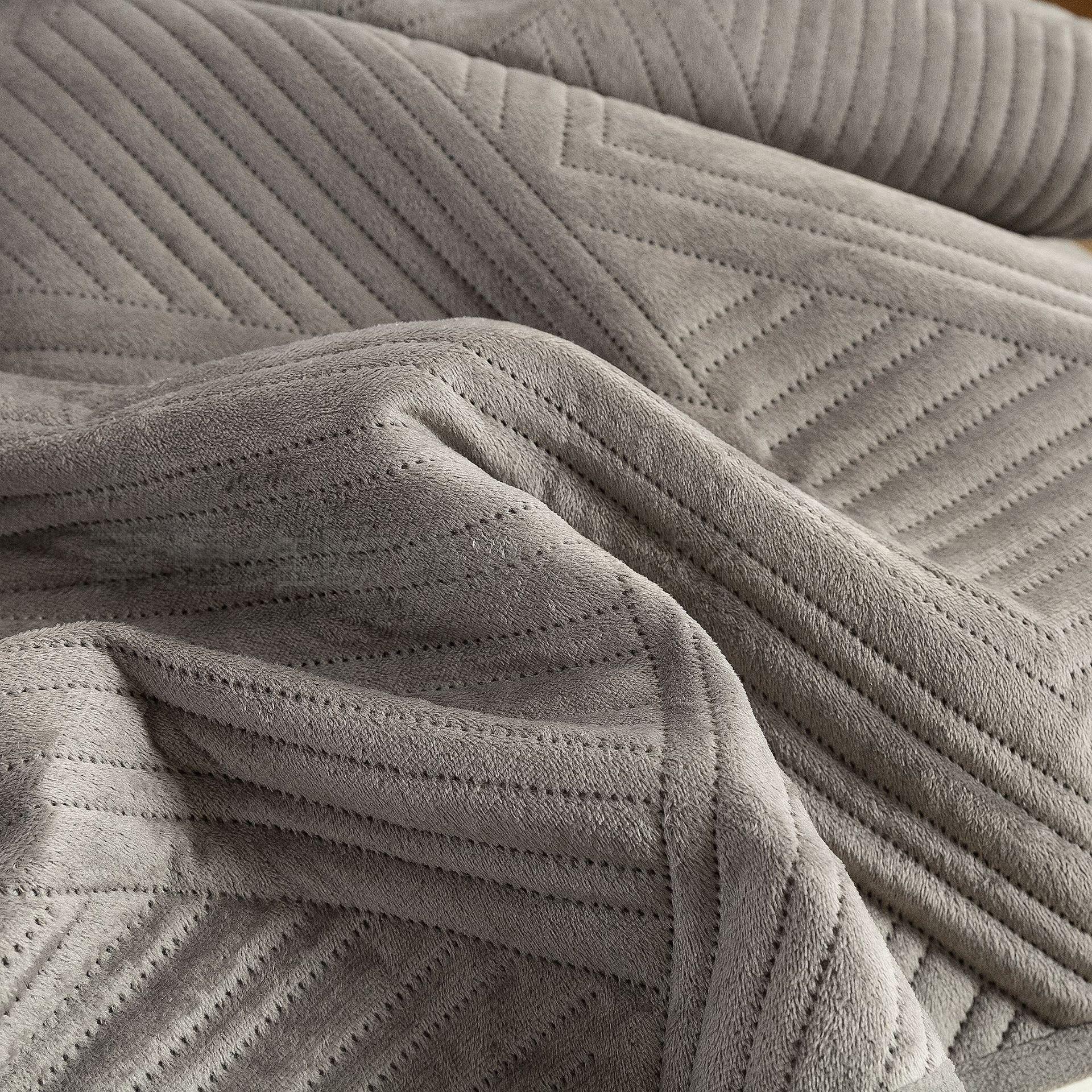 Crystal Velvet Quilted Bedspread Set with Interwoven Diamond Ultrasonic Design – Soft, Breathable & Easy-Care 3-Piece Bedding Set