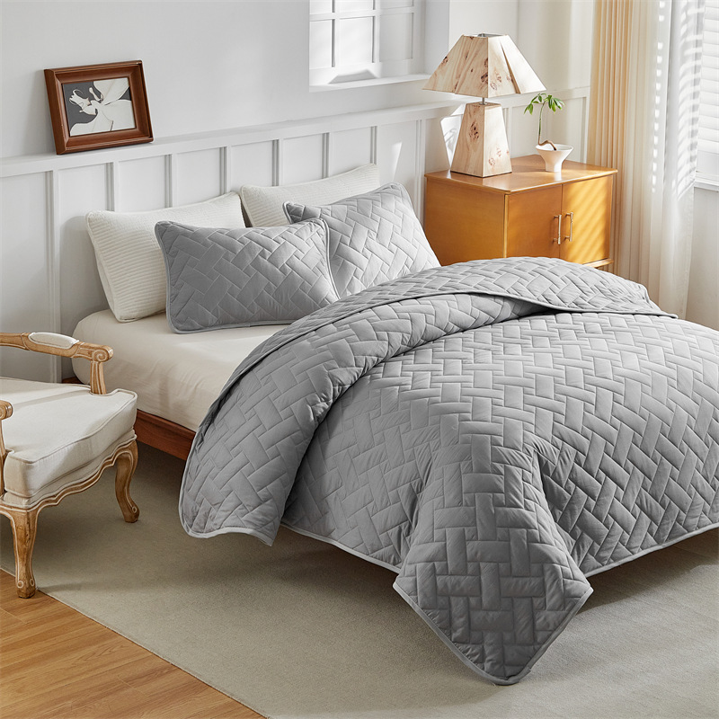 Microfiber Quilted Bedspread Set with Rectangular Stitch Design – Soft, Breathable & Easy-Care 3-Piece Bedding Set