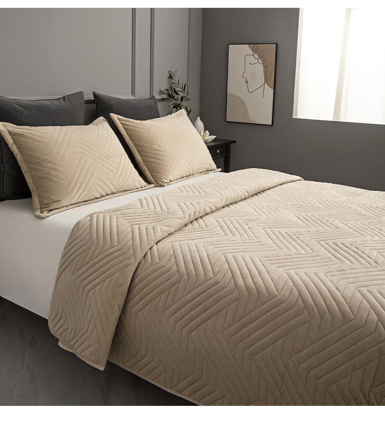 Crystal Velvet Quilted Bedspread Set with Geometric Wave Ultrasonic Design – Soft, Breathable & Easy-Care 3-Piece Bedding Set