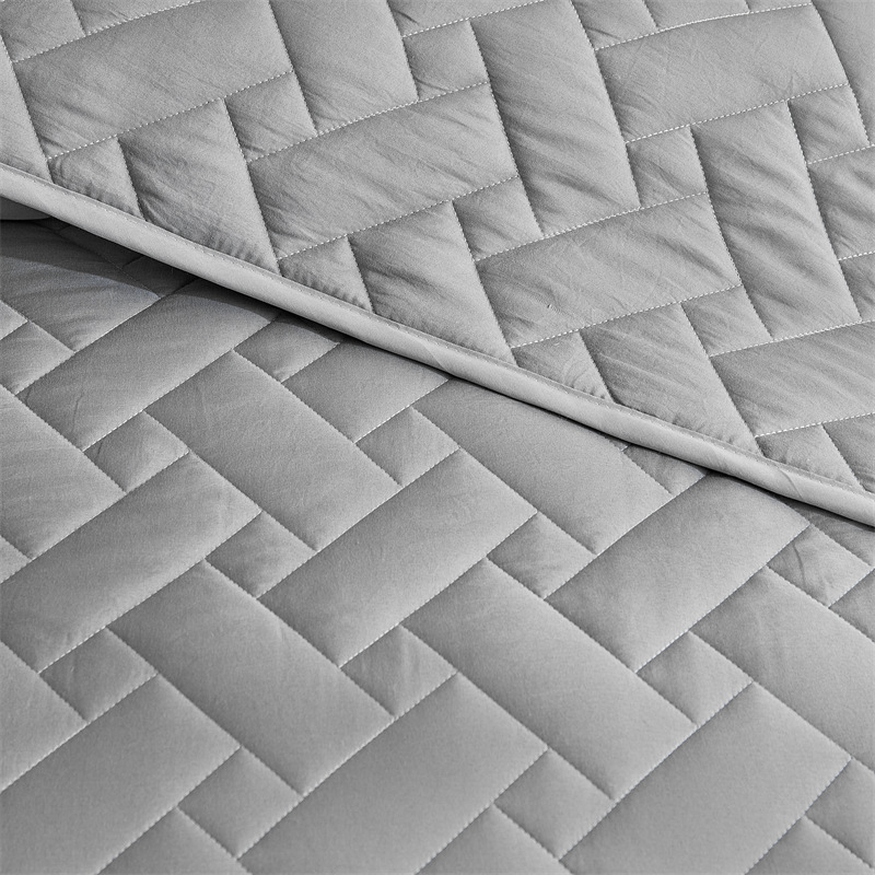 Microfiber Quilted Bedspread Set with Rectangular Stitch Design – Soft, Breathable & Easy-Care 3-Piece Bedding Set