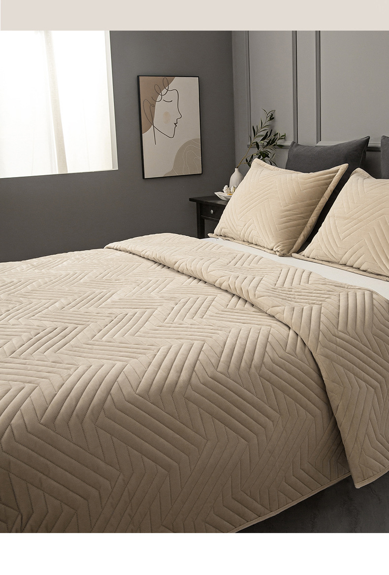 Crystal Velvet Quilted Bedspread Set with Geometric Wave Ultrasonic Design – Soft, Breathable & Easy-Care 3-Piece Bedding Set