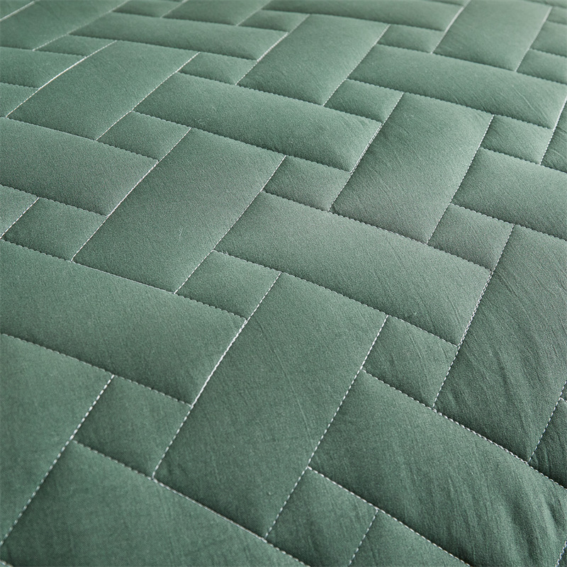 Microfiber Quilted Bedspread Set with Rectangular Stitch Design – Soft, Breathable & Easy-Care 3-Piece Bedding Set