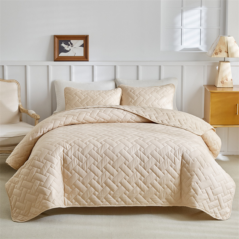 Microfiber Quilted Bedspread Set with Rectangular Stitch Design – Soft, Breathable & Easy-Care 3-Piece Bedding Set