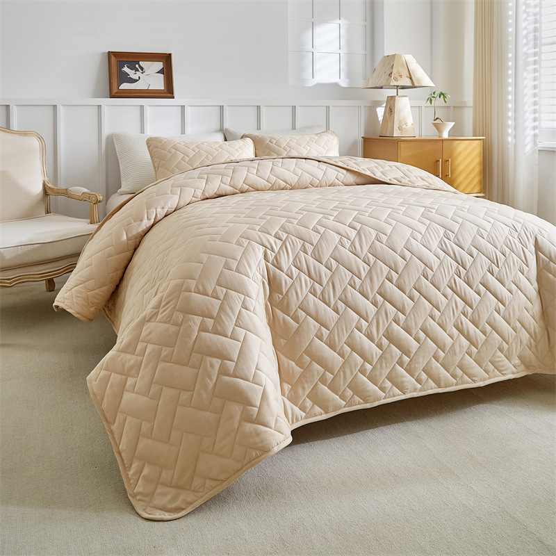 Microfiber Quilted Bedspread Set with Rectangular Stitch Design – Soft, Breathable & Easy-Care 3-Piece Bedding Set