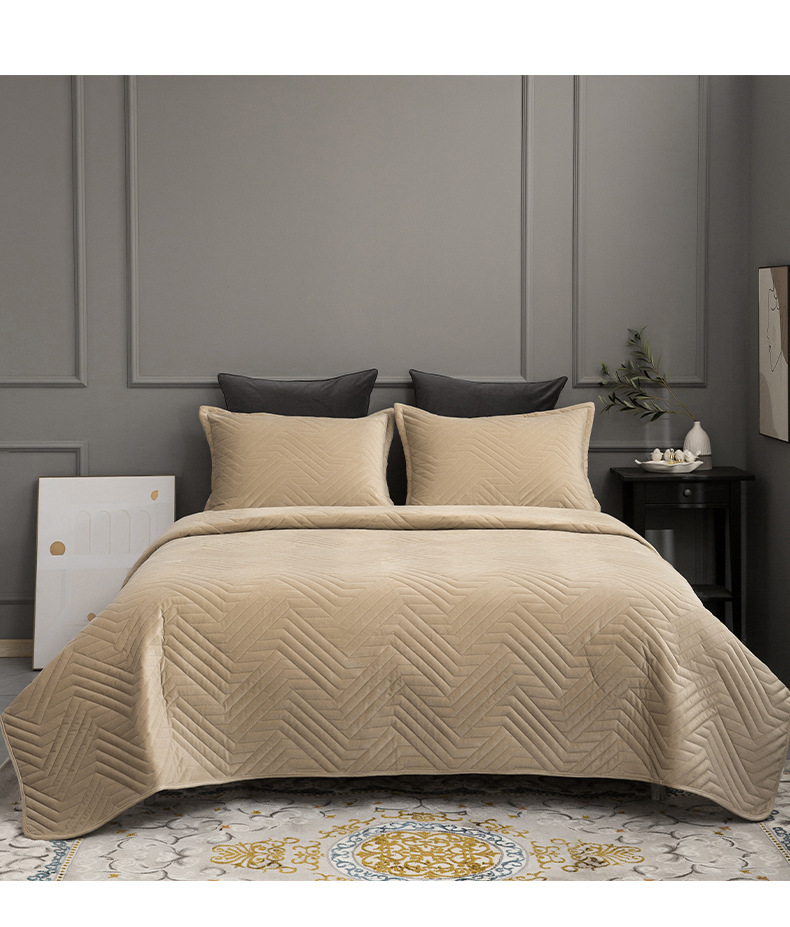 Crystal Velvet Quilted Bedspread Set with Geometric Wave Ultrasonic Design – Soft, Breathable & Easy-Care 3-Piece Bedding Set