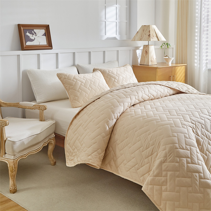 Microfiber Quilted Bedspread Set with Rectangular Stitch Design – Soft, Breathable & Easy-Care 3-Piece Bedding Set