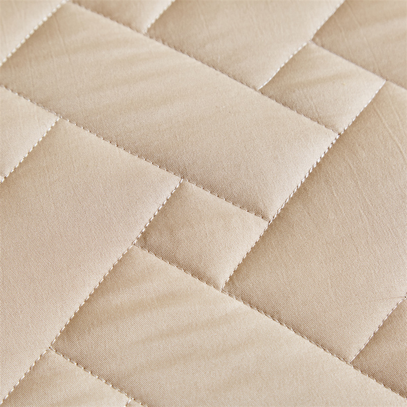 Microfiber Quilted Bedspread Set with Rectangular Stitch Design – Soft, Breathable & Easy-Care 3-Piece Bedding Set