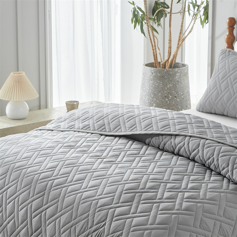 Microfiber Quilted Bedspread Set with Diagonal Grid Stitch – Soft, Breathable & Easy-Care 3-Piece Bedding Set