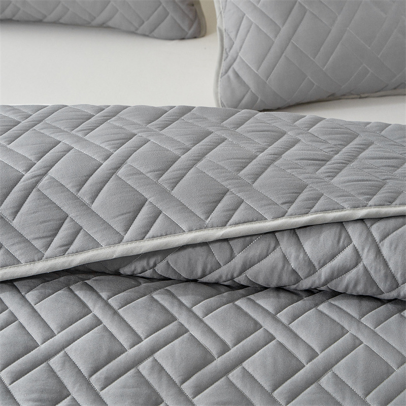Microfiber Quilted Bedspread Set with Diagonal Grid Stitch – Soft, Breathable & Easy-Care 3-Piece Bedding Set