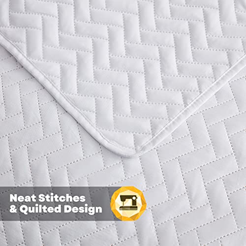 Chevron Ultrasonic Quilted Bedspread Set – Soft Microfiber, Modern V-Pattern Design & Down-Alternative Filling