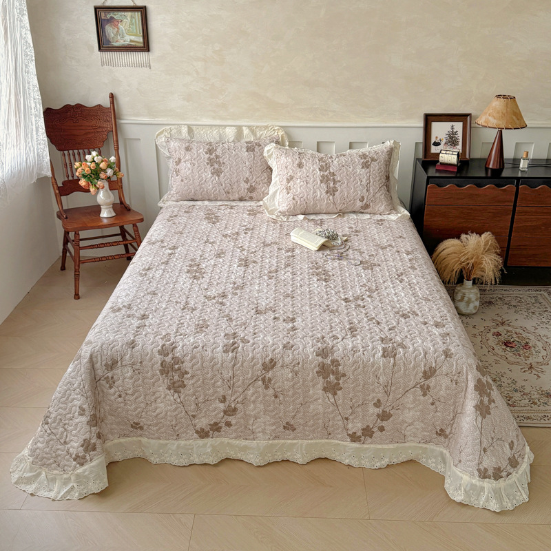 Vintage Lace Printed Microfiber Quilted Bedspread Set – Soft, Breathable & Easy-Care 3-Piece Bedspread Set