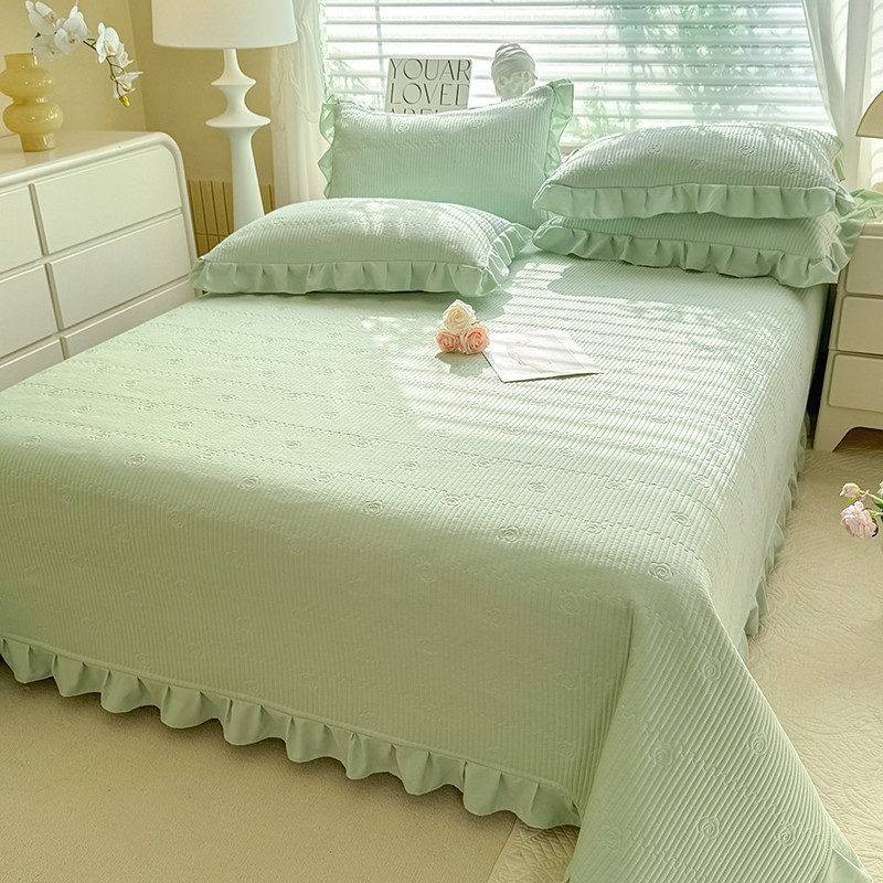 Camellia Quilted Bedspread Set – Soft Microfiber, Elegant Floral Stitching & Flanged Edge Design