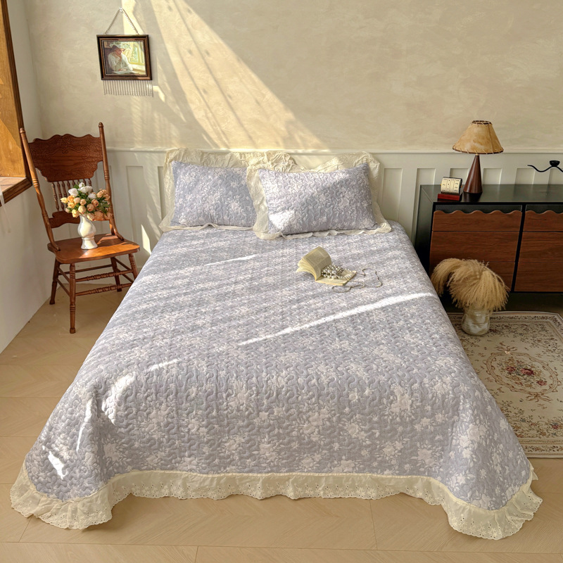 Vintage Lace Printed Microfiber Quilted Bedspread Set – Soft, Breathable & Easy-Care 3-Piece Bedspread Set