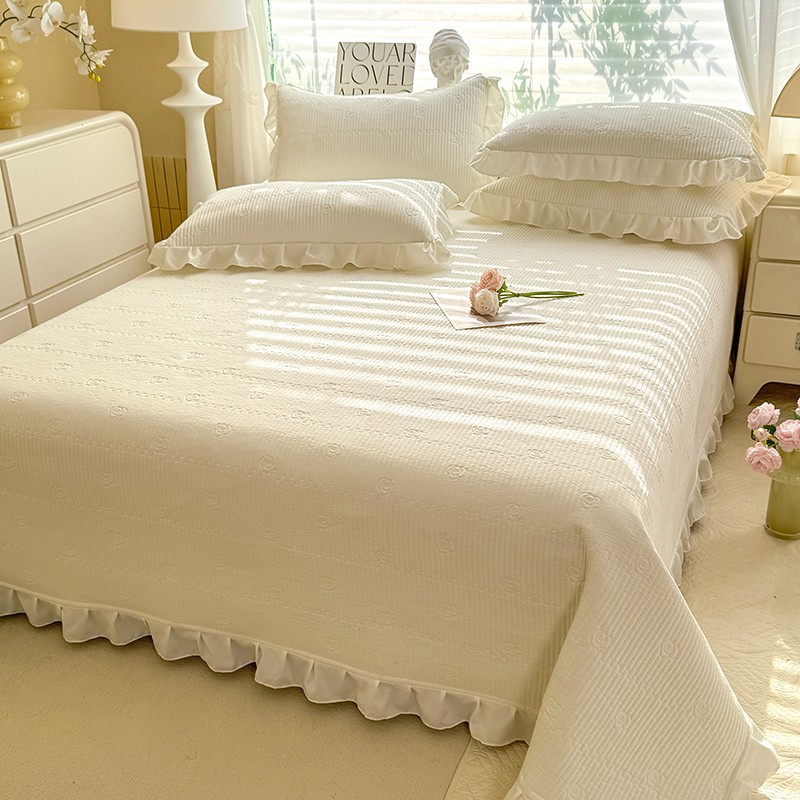 Camellia Quilted Bedspread Set – Soft Microfiber, Elegant Floral Stitching & Flanged Edge Design