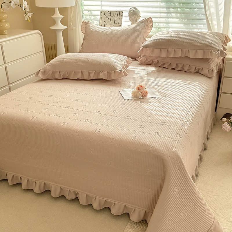 Camellia Quilted Bedspread Set – Soft Microfiber, Elegant Floral Stitching & Flanged Edge Design
