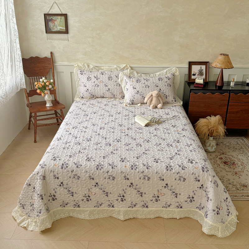 Vintage Lace Printed Microfiber Quilted Bedspread Set – Soft, Breathable & Easy-Care 3-Piece Bedspread Set