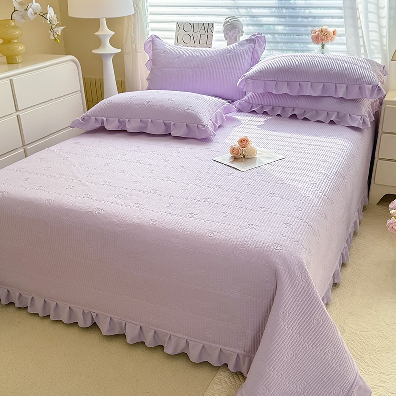 Camellia Quilted Bedspread Set – Soft Microfiber, Elegant Floral Stitching & Flanged Edge Design