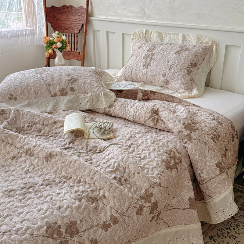 Vintage Lace Printed Microfiber Quilted Bedspread Set – Soft, Breathable & Easy-Care 3-Piece Bedspread Set