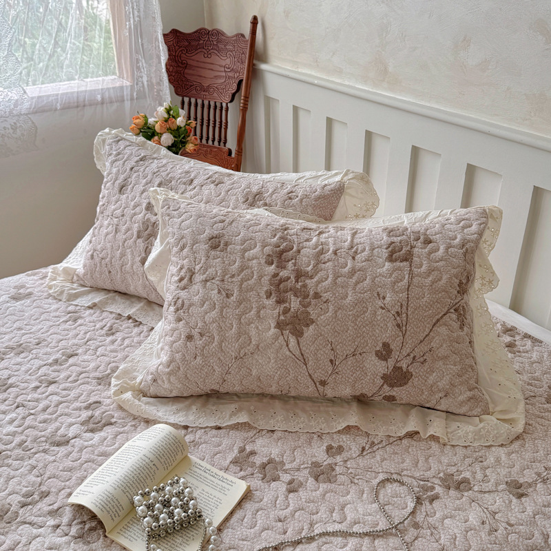 Vintage Lace Printed Microfiber Quilted Bedspread Set – Soft, Breathable & Easy-Care 3-Piece Bedspread Set