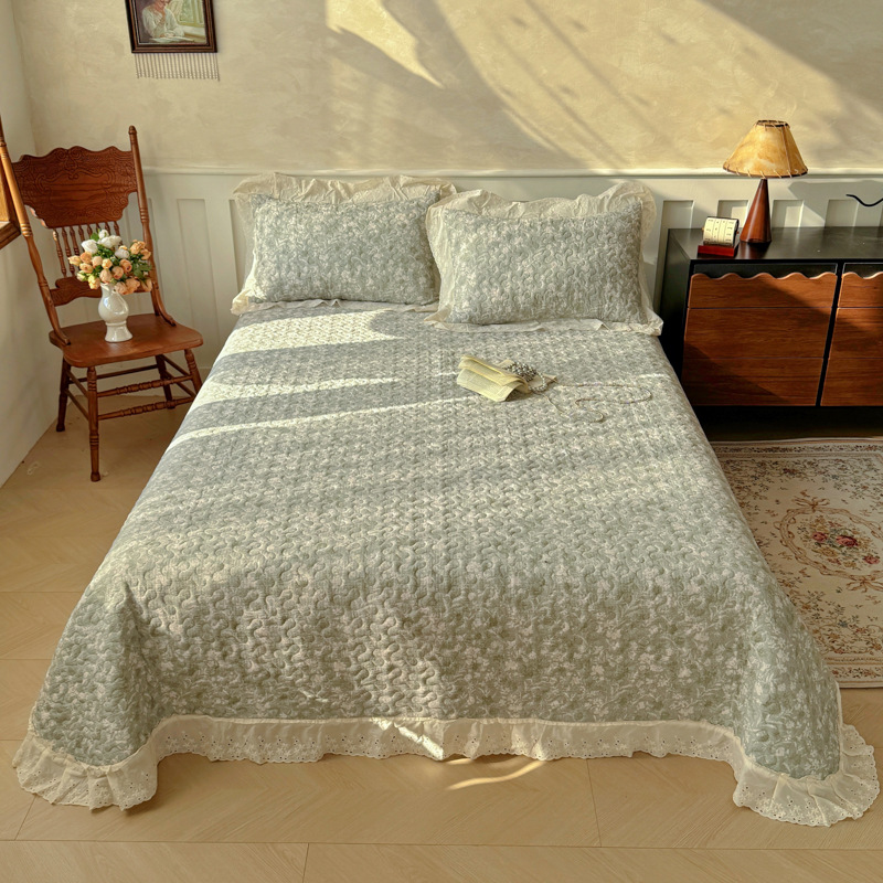 Vintage Lace Printed Microfiber Quilted Bedspread Set – Soft, Breathable & Easy-Care 3-Piece Bedspread Set