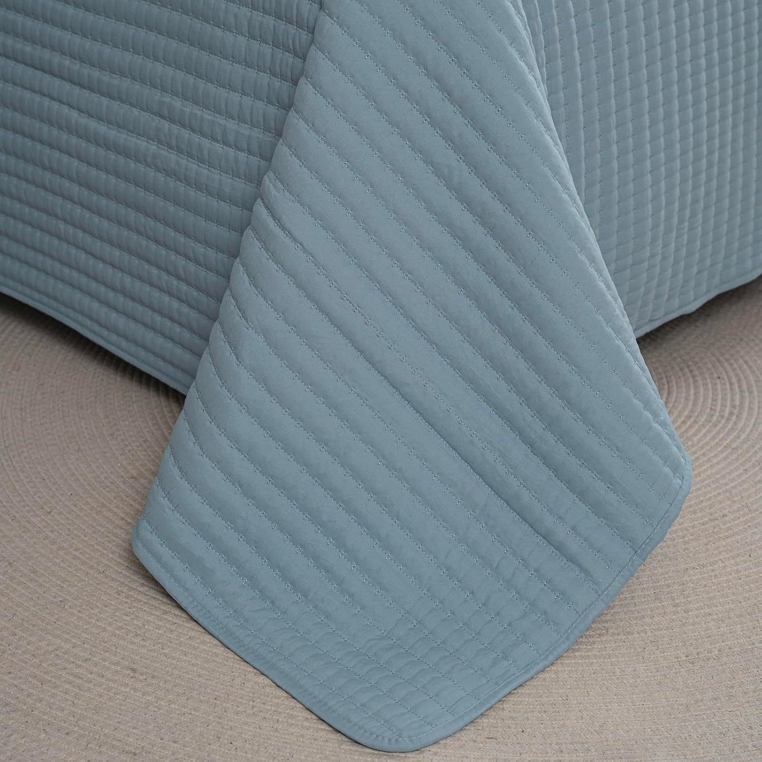 Cotton Quilted Bedspread Set with Small Check Pattern – Soft, Breathable & Easy-Care 3-Piece Bedspread Set