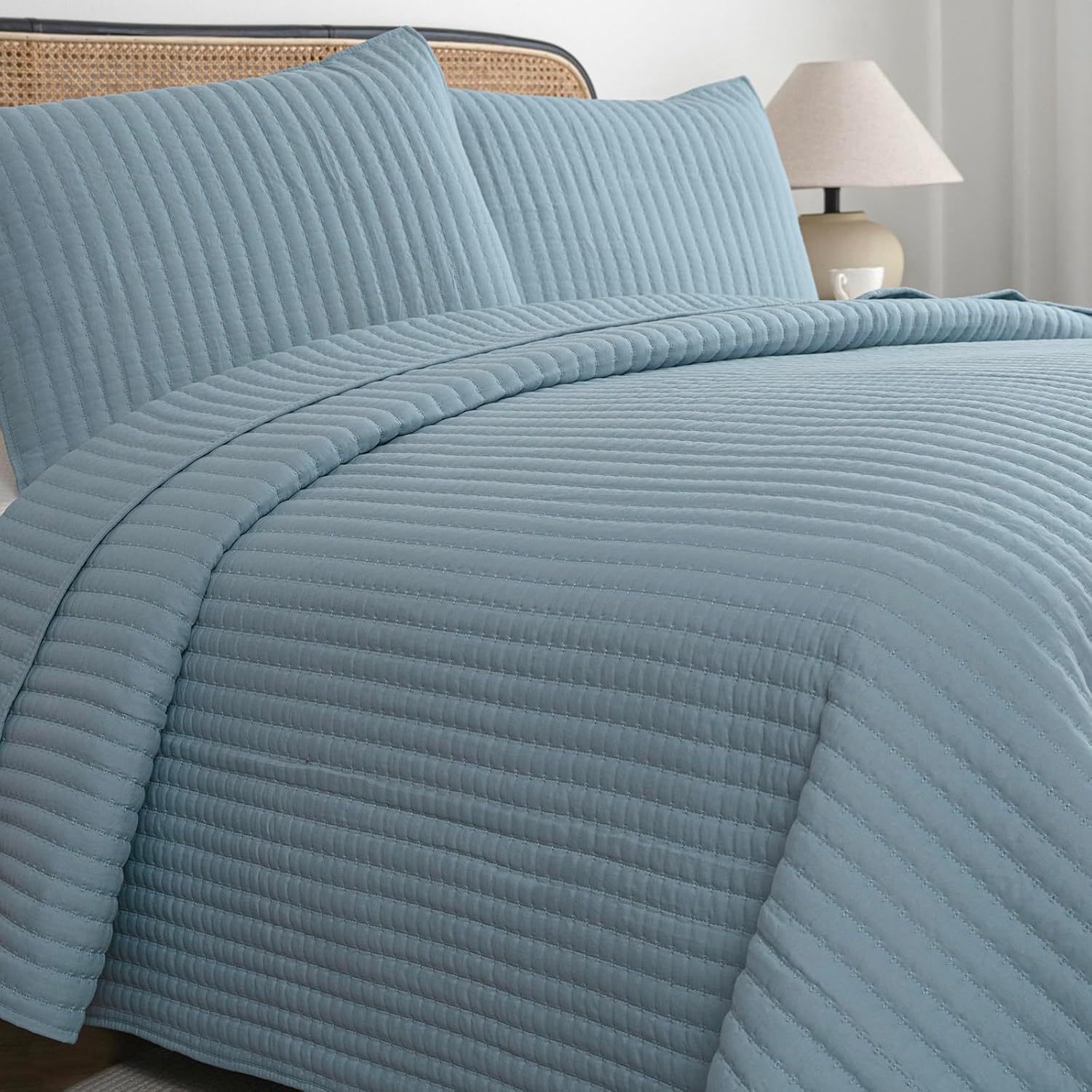 Cotton Quilted Bedspread Set with Small Check Pattern – Soft, Breathable & Easy-Care 3-Piece Bedspread Set