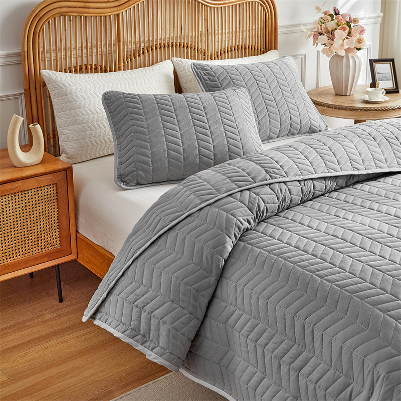 Wheat Ear Quilted Microfiber Bedspread Set – Soft, Classic Geometric Design & Down-Alternative Filling