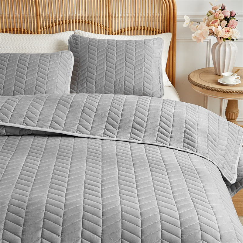 Wheat Ear Quilted Microfiber Bedspread Set – Soft, Classic Geometric Design & Down-Alternative Filling