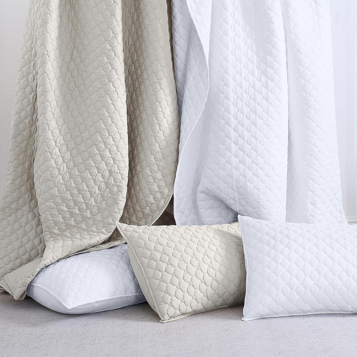 Shell-Shaped Ultrasonic Quilted Bedspread Set – Soft Microfiber, Classic Design & Down-Alternative Filling