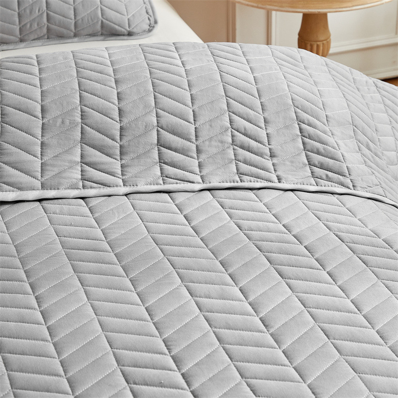 Wheat Ear Quilted Microfiber Bedspread Set – Soft, Classic Geometric Design & Down-Alternative Filling