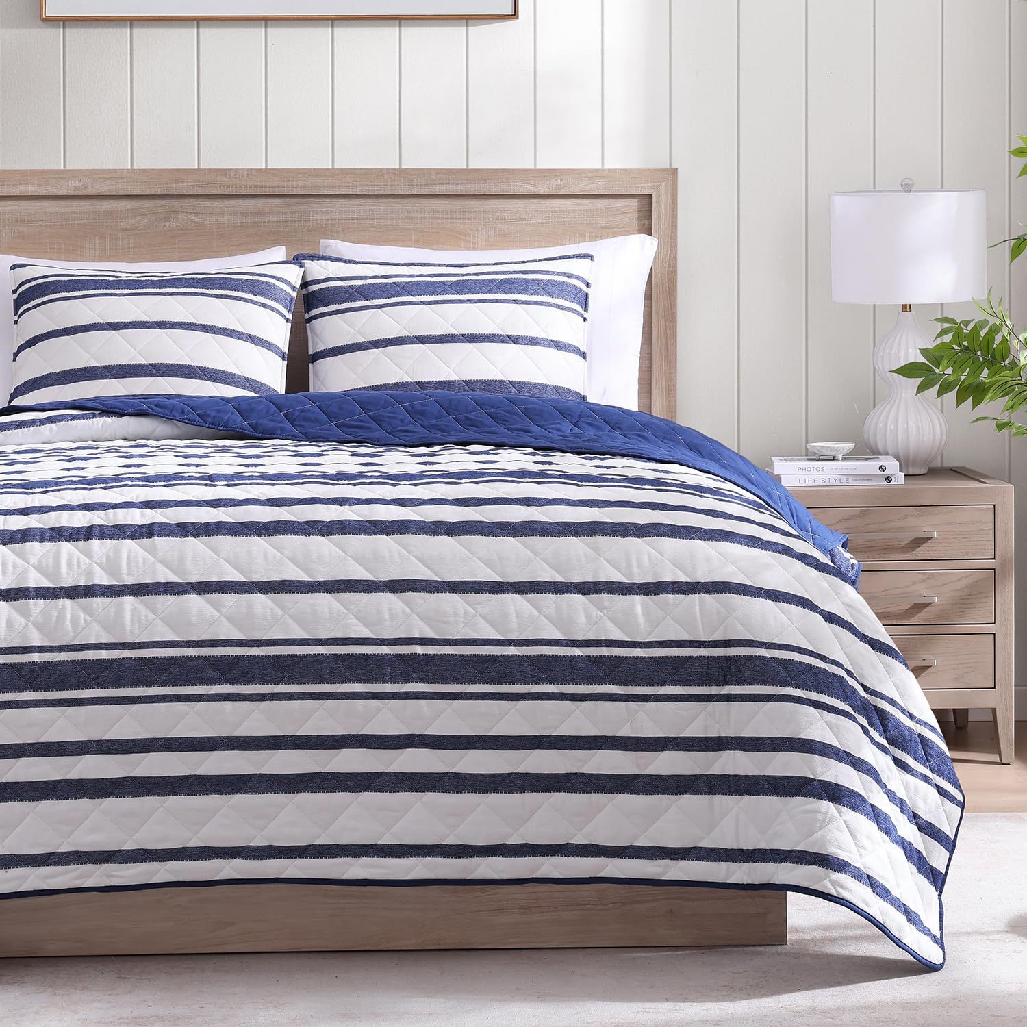 Striped Microfiber Quilted Bedspread Set with Diamond Stitch – Soft, Breathable & Easy-Care 3-Piece Bedspread Set