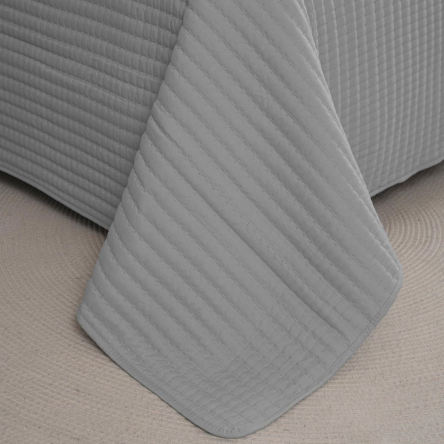 Cotton Quilted Bedspread Set with Small Check Pattern – Soft, Breathable & Easy-Care 3-Piece Bedspread Set