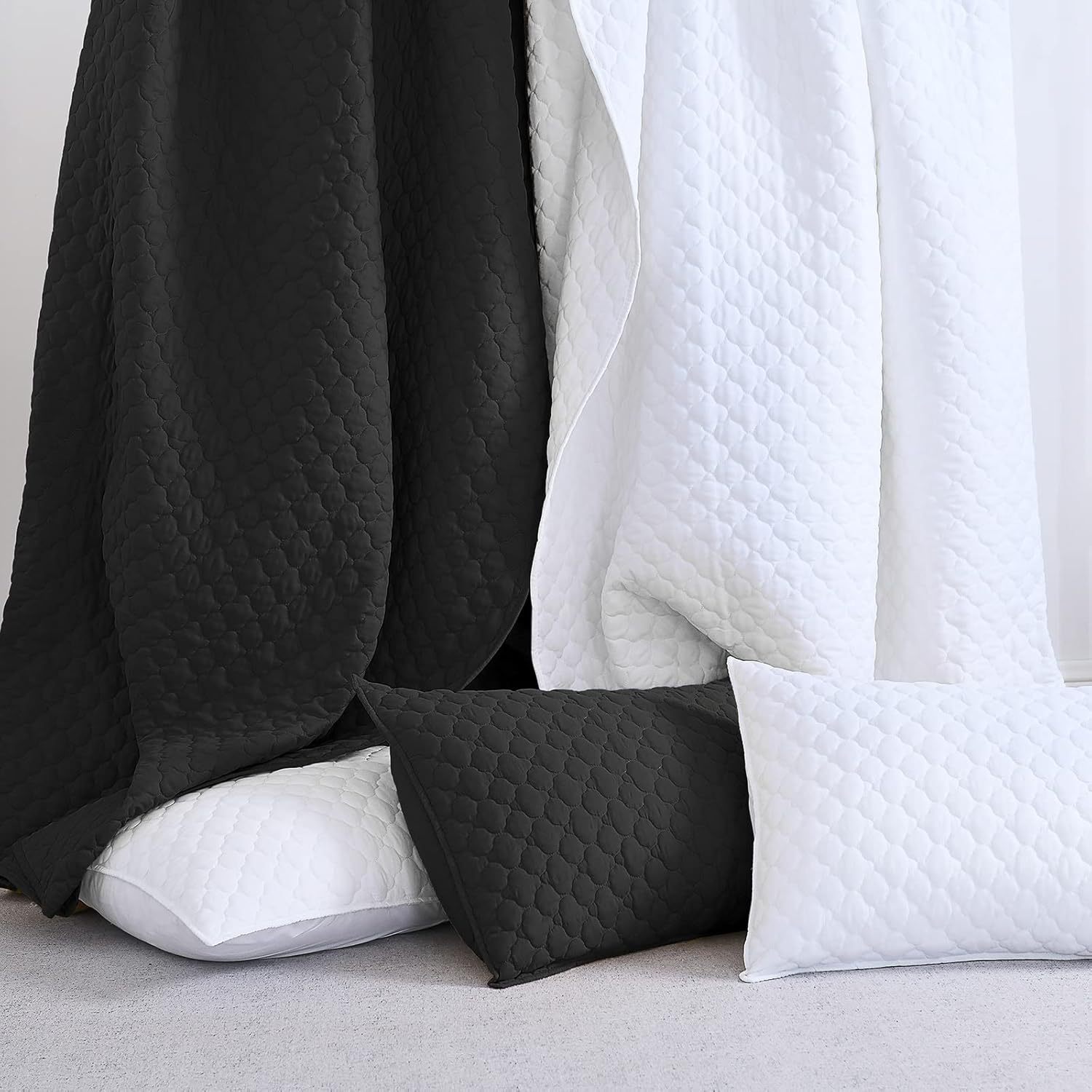 Shell-Shaped Ultrasonic Quilted Bedspread Set – Soft Microfiber, Classic Design & Down-Alternative Filling