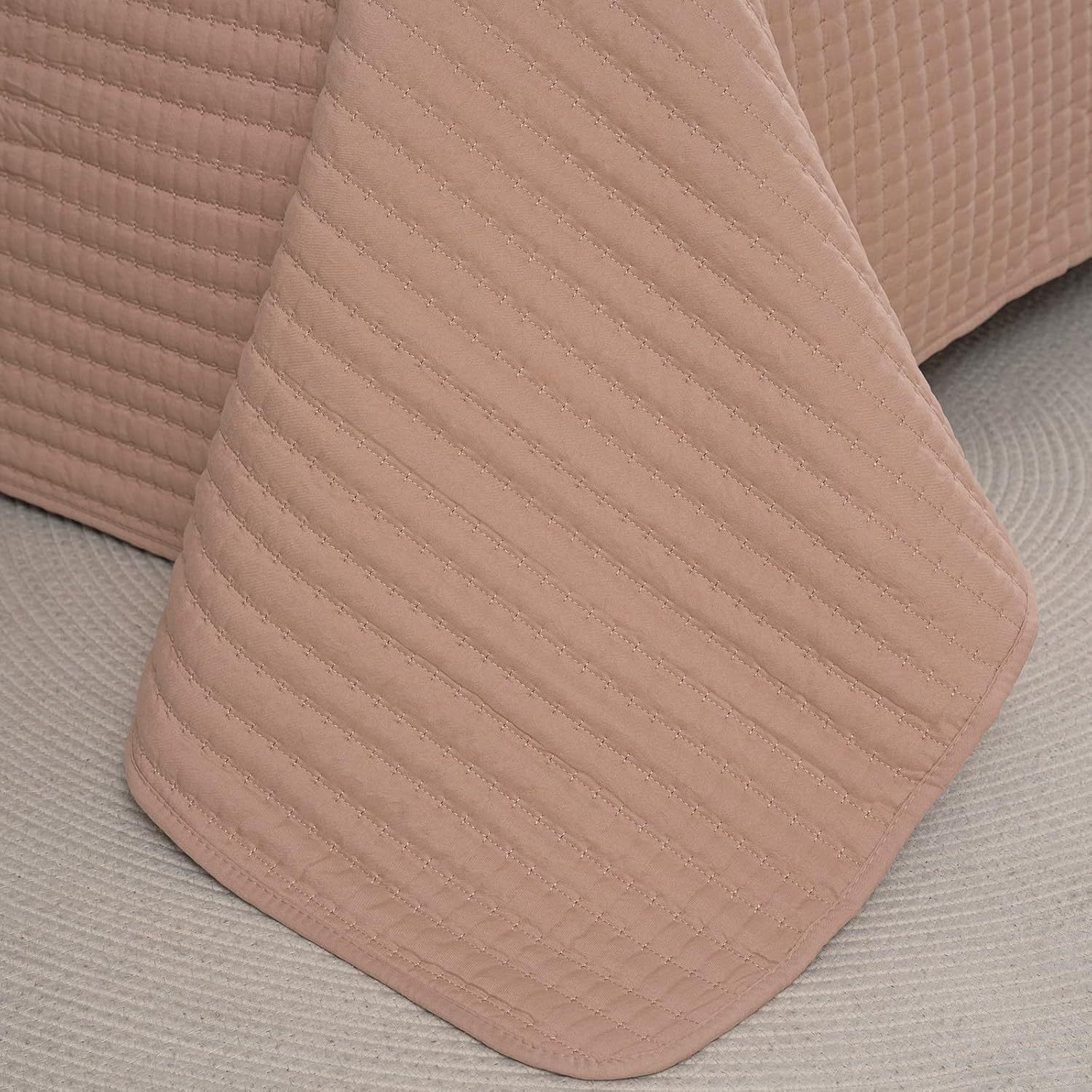 Cotton Quilted Bedspread Set with Small Check Pattern – Soft, Breathable & Easy-Care 3-Piece Bedspread Set