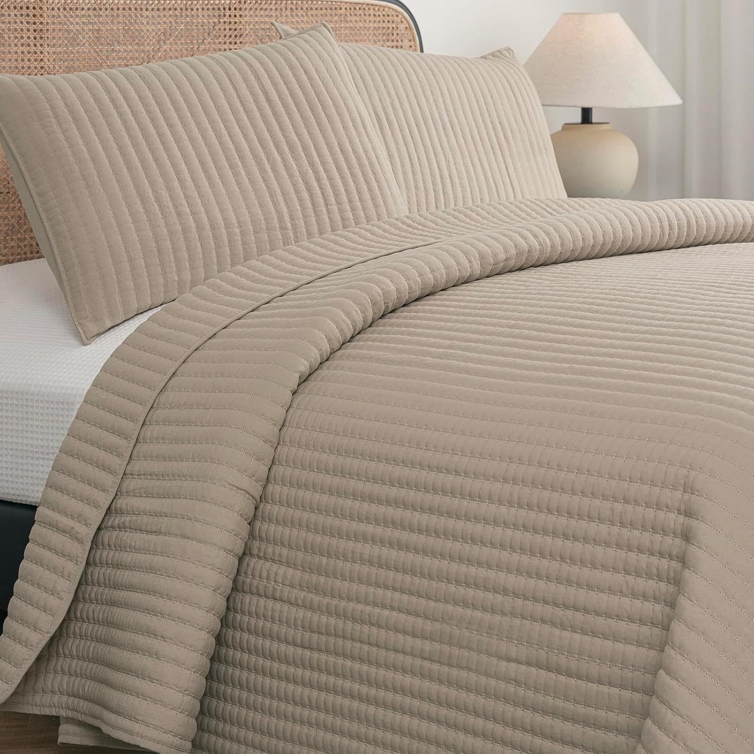 Cotton Quilted Bedspread Set with Small Check Pattern – Soft, Breathable & Easy-Care 3-Piece Bedspread Set