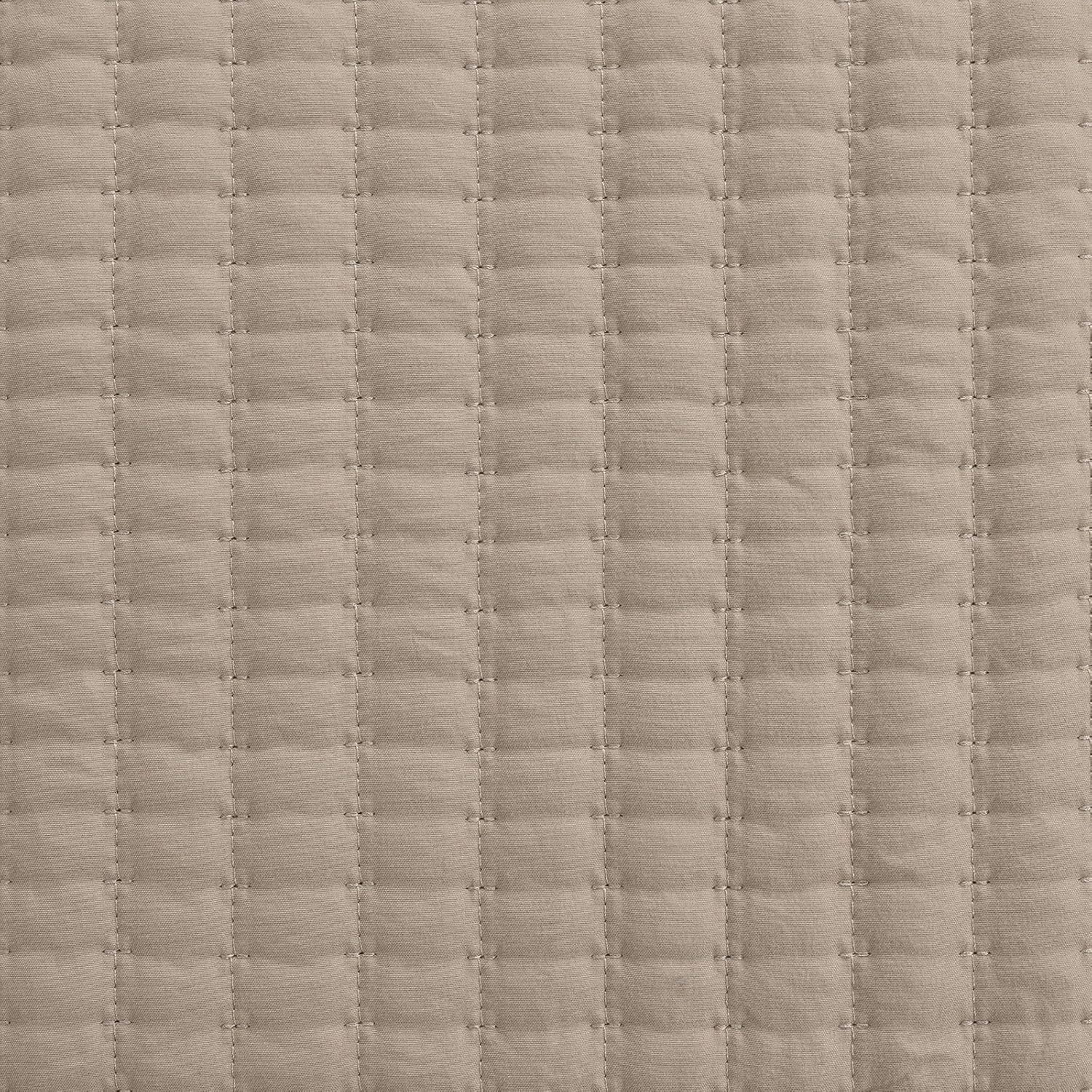 Cotton Quilted Bedspread Set with Small Check Pattern – Soft, Breathable & Easy-Care 3-Piece Bedspread Set