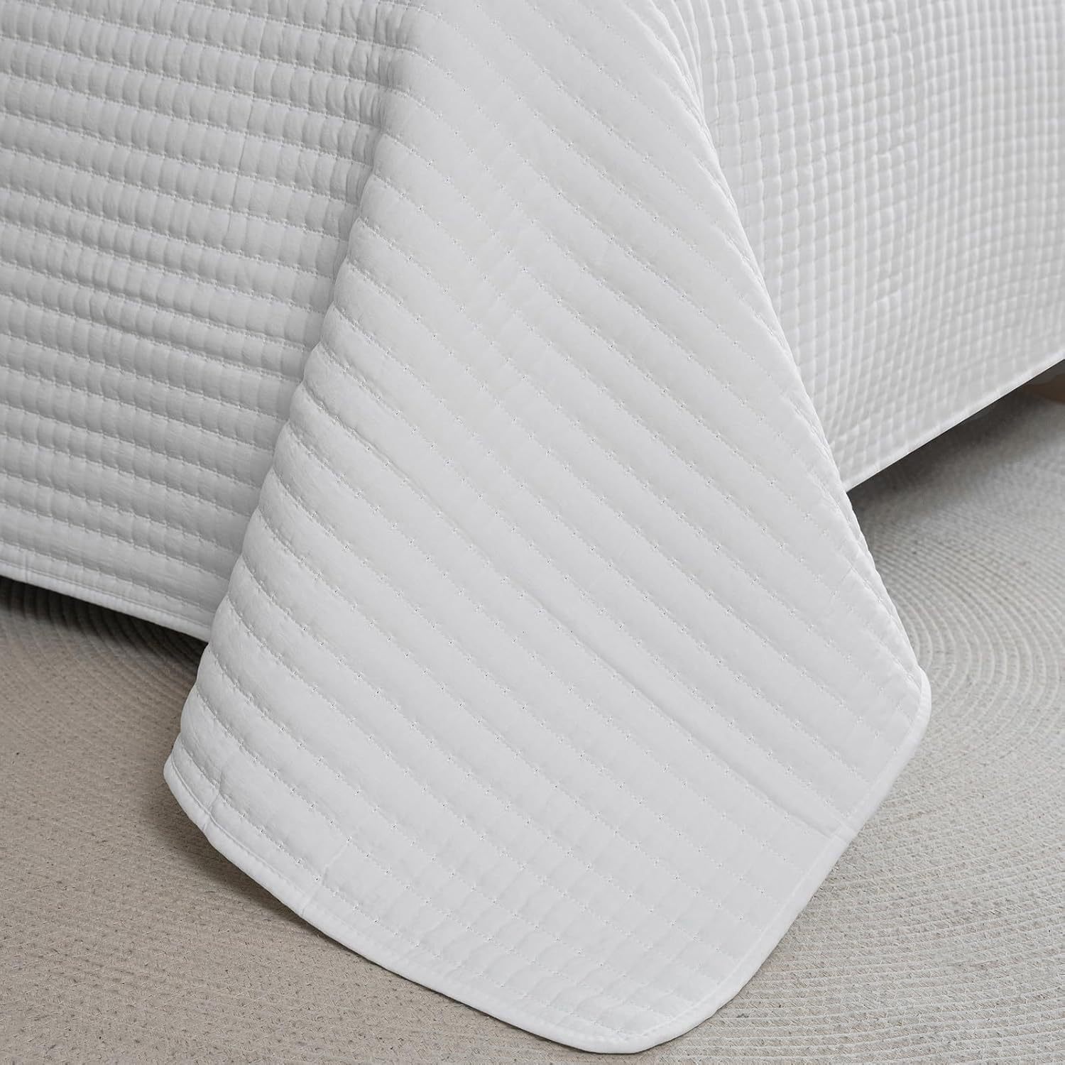 Cotton Quilted Bedspread Set with Small Check Pattern – Soft, Breathable & Easy-Care 3-Piece Bedspread Set