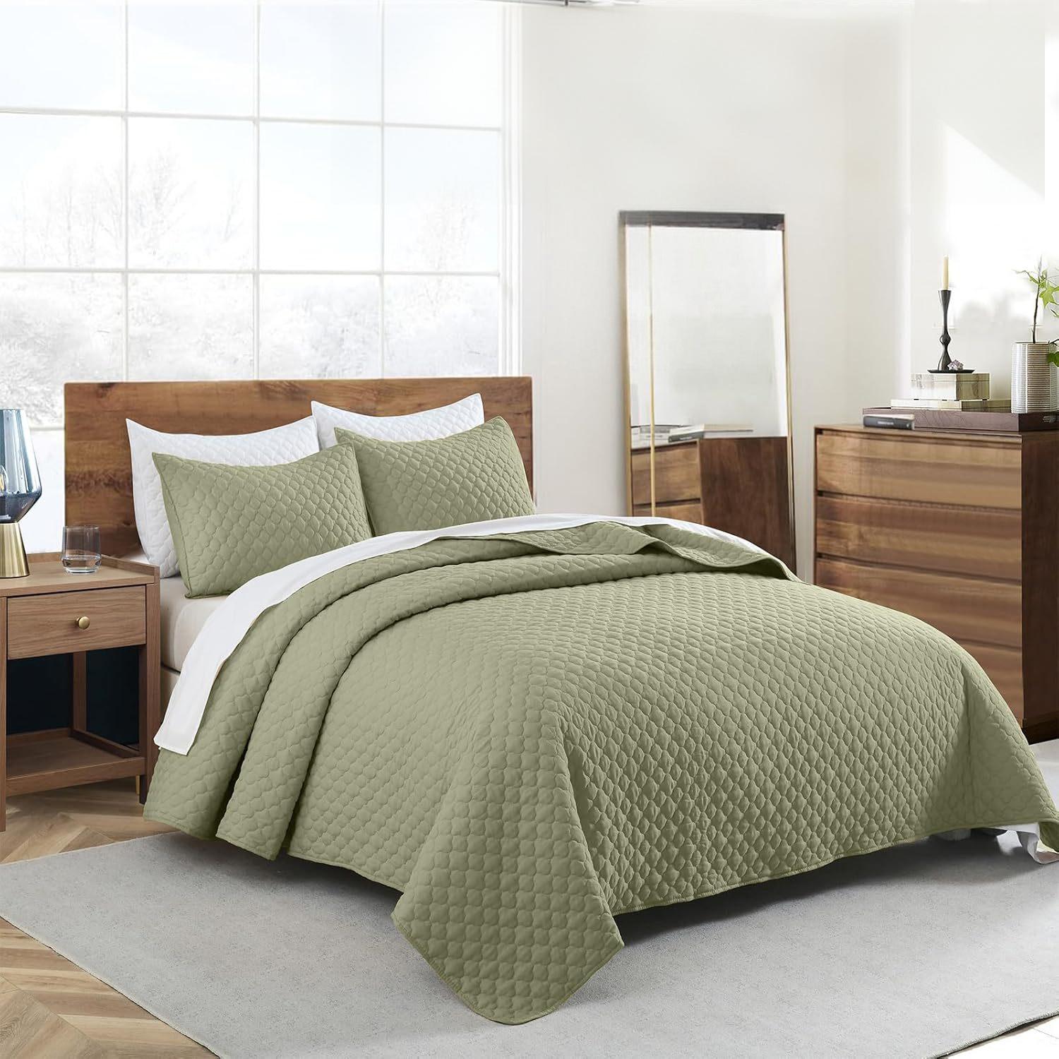 Shell-Shaped Ultrasonic Quilted Bedspread Set – Soft Microfiber, Classic Design & Down-Alternative Filling