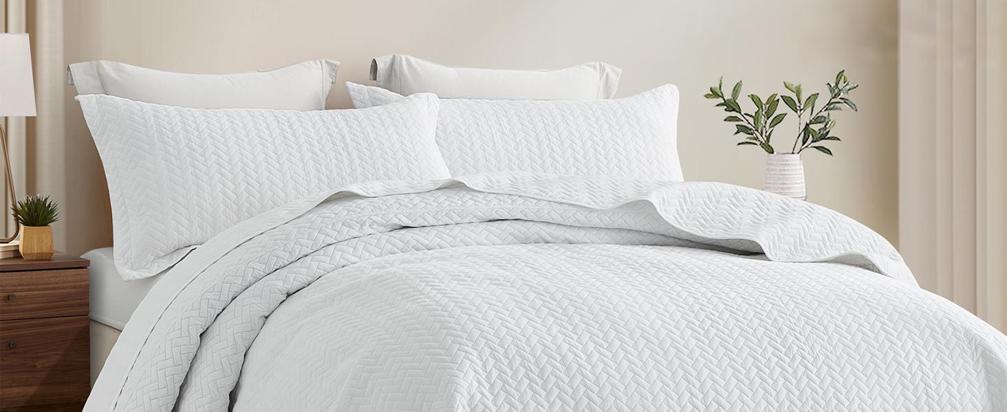 Chevron Ultrasonic Quilted Bedspread Set – Soft Microfiber, Modern V-Pattern Design & Down-Alternative Filling