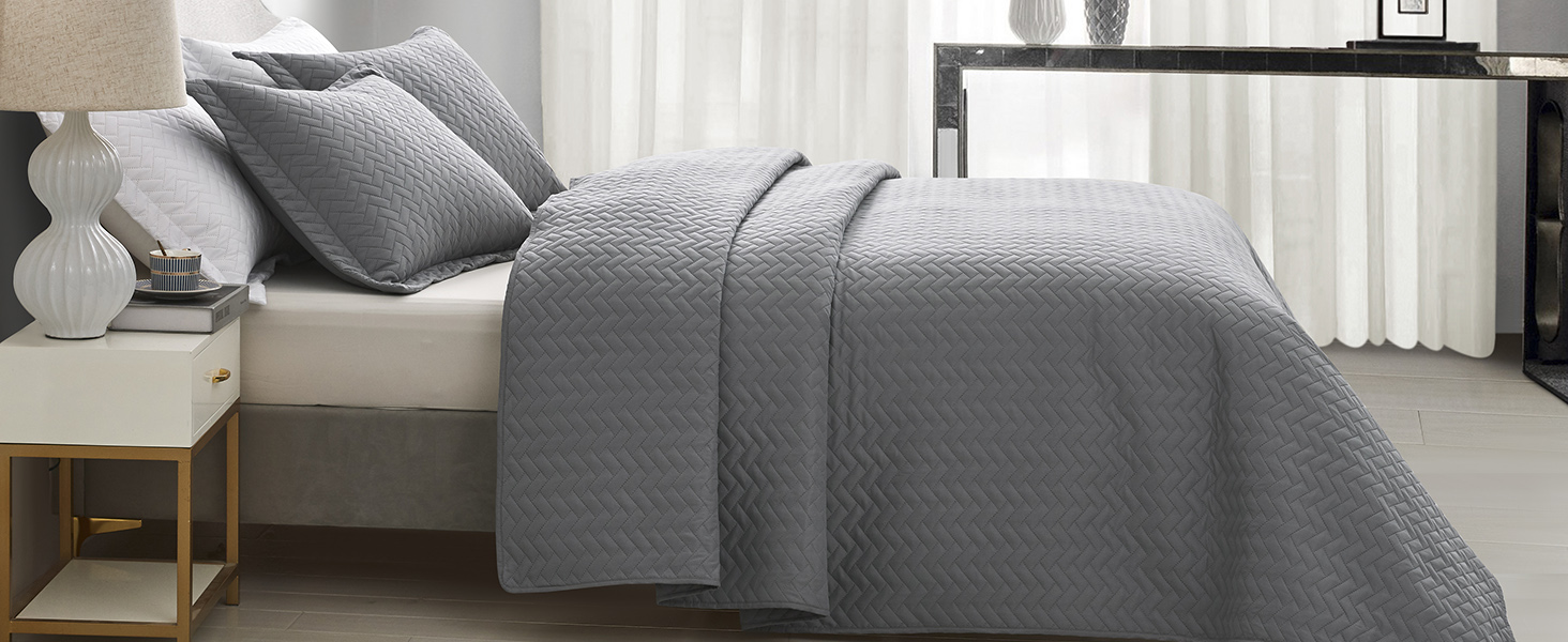 Chevron Ultrasonic Quilted Bedspread Set – Soft Microfiber, Modern V-Pattern Design & Down-Alternative Filling